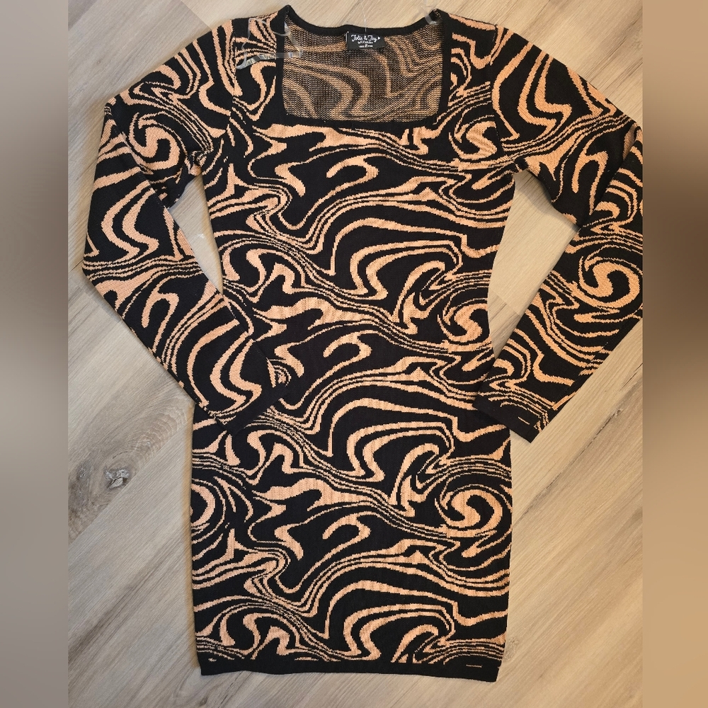 Jolie Black and Tan Swirl Long Sleeve Dress